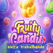 extra trabalhando em casa